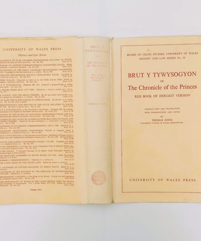 Brut Y Tywysogyon Jones showing front ands back of dustwrapper